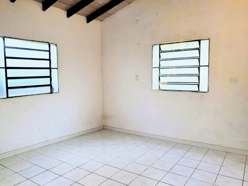 Vendo amplia casa en San Lorenzo a cuadras del centro zona Calleí, barrio Santa María — foto 2