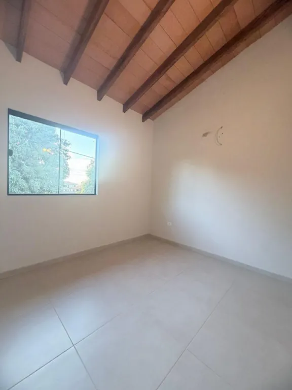 EN VENTA! DUPLEX EN LAMBARÉ -ZONA SUPERSEIS — foto 3