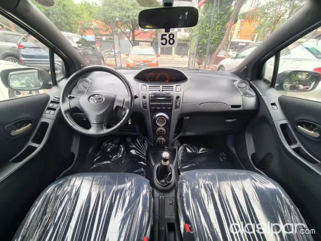 Toyota Vitz 2009 — foto 4