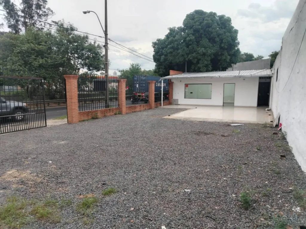 ALQUILO LOCAL COMERCIAL SOBRE AVDA MADAME LYNCH ASUNCION — Foto 2