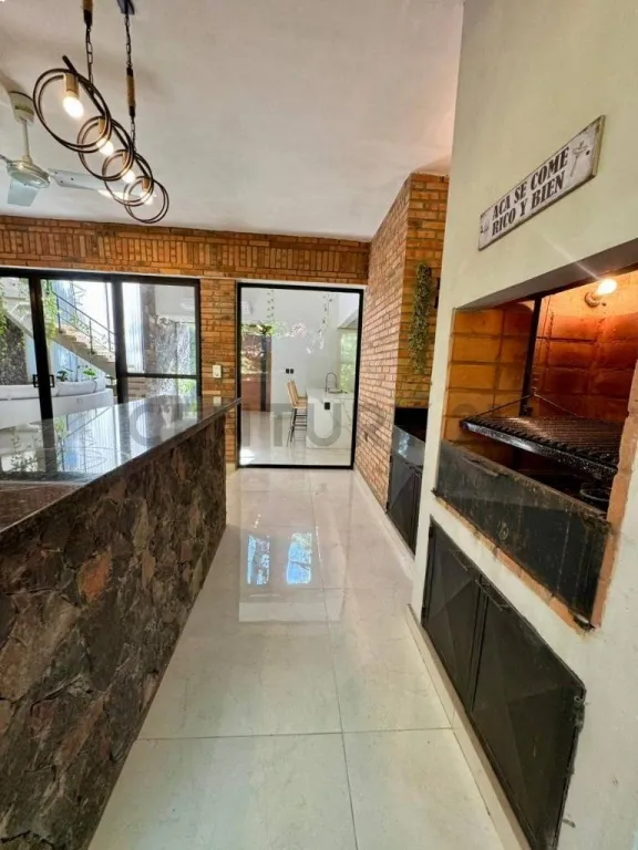 VENDO RESIDENCIA EN SAN BERNARDINO CON EXCELENTE UBICACION — foto 3