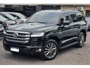 🚘 TOYOTA LAND CRUISER 300 GXR DIESEL 2024 🇯🇵 . Importada de Dubai, fabricación japonesa