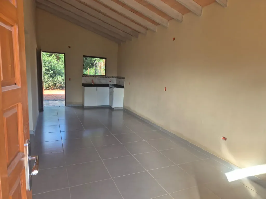 Vendo hermosa casa a estrenar en Ñemby, barrio Caaguazu. — foto 3