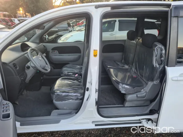 Toyota Sienta 2012 — foto 3