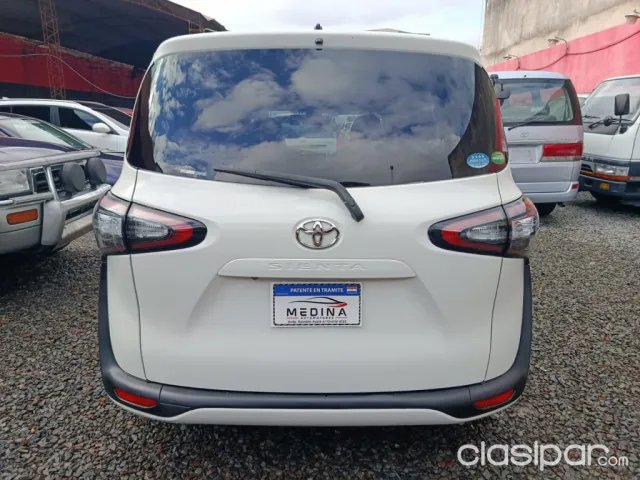 Toyota Sienta 2015 — foto 7