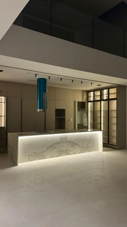 ALQUILOVENDO: CASA DE DISEÑO, A ESTRENAR, 4 SUITES, ELEGANTE PROPUESTA, 5.000 USD. — foto 3