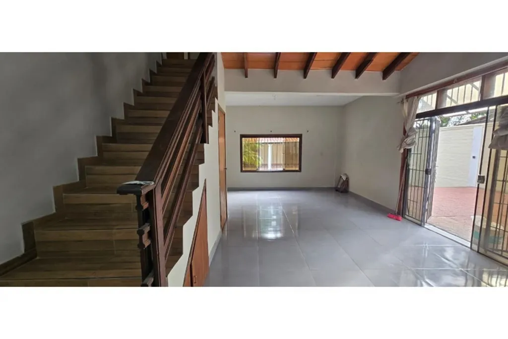 VENDO CASA EN LAMBARÉ BARRIO SAN ISIDRO!! — foto 2