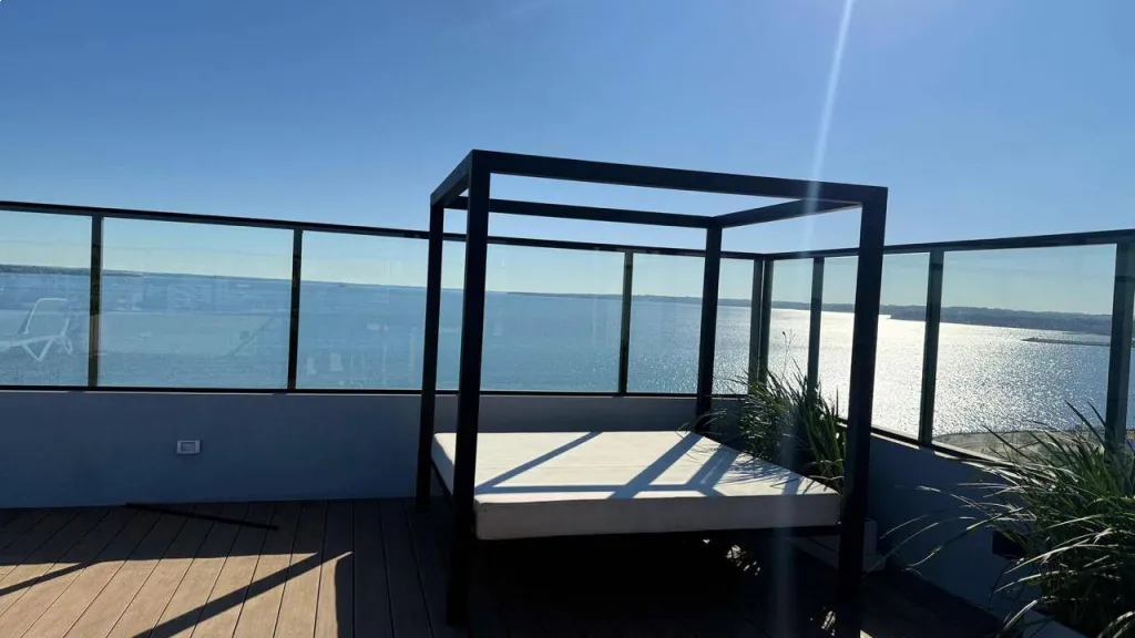 VENDO DEPARTAMENTO AMOBLADO A UNA CUADRA DE LA COSTANERA DE ENCARNACIÓN — foto 2