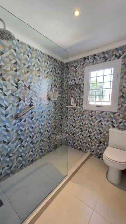 *Vendo excepcional residencia recién remodelada en Barrio Mariscal Lopez. — foto 2