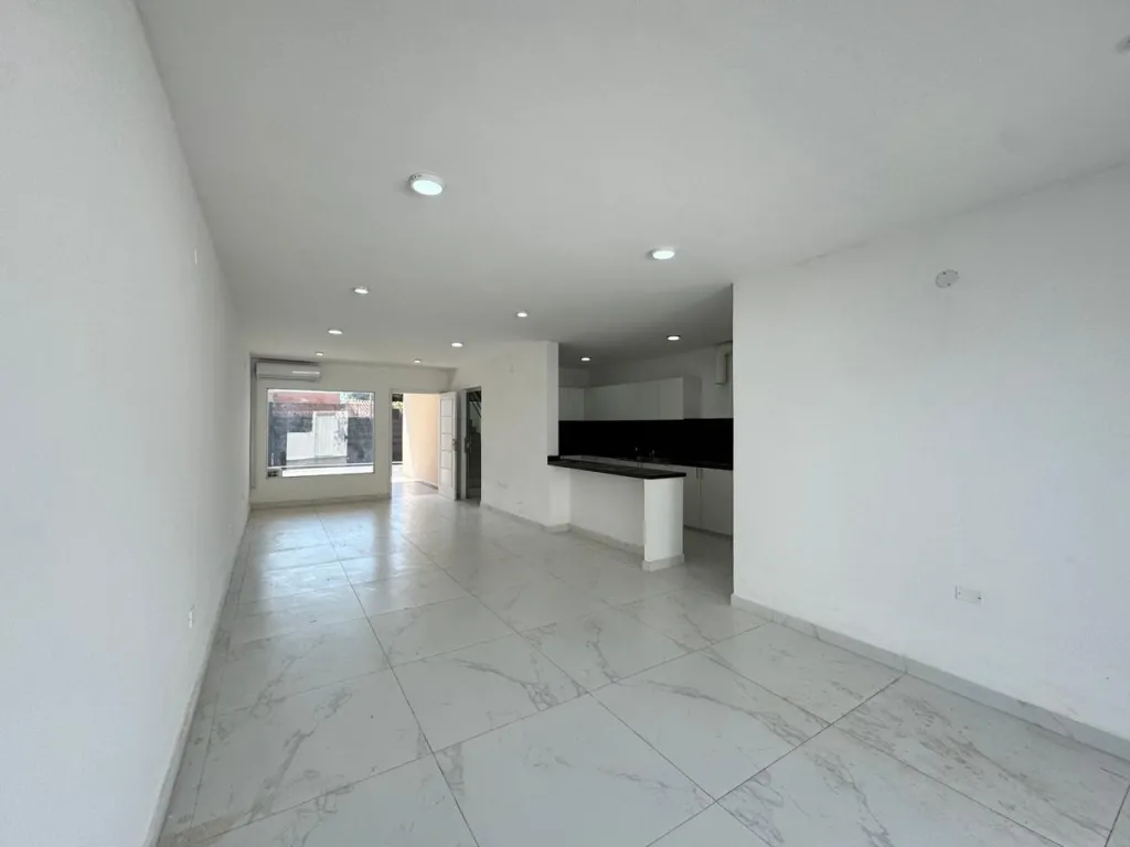 ALQUILO TRIPLEX EN LUQUE ZONA RAKIURA COD 2104 — foto 2