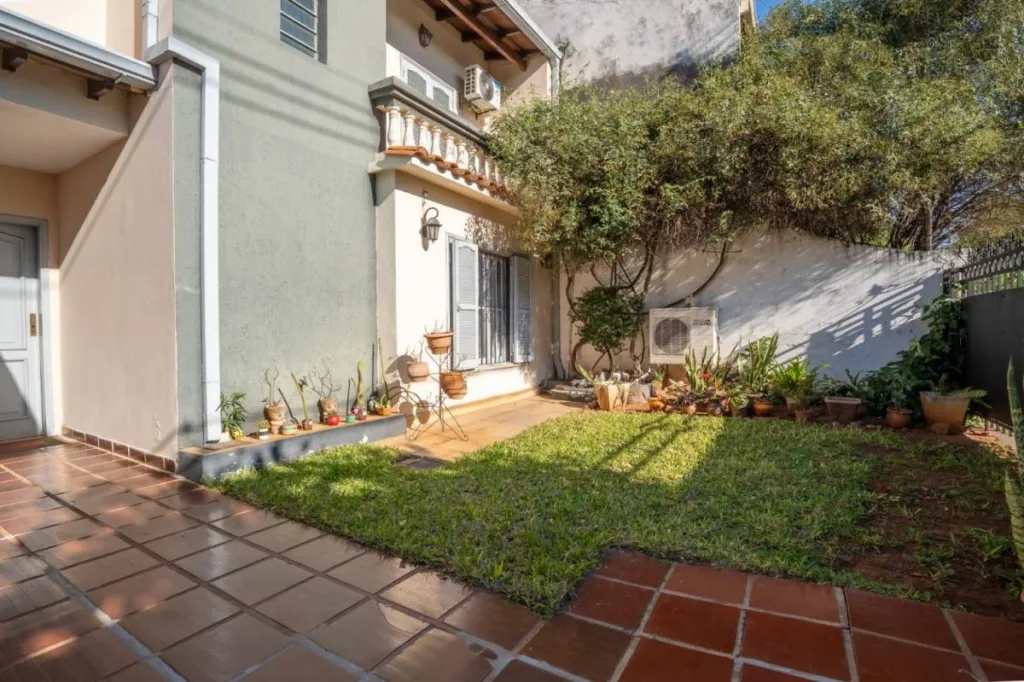 VENDO HERMOSA CASA DE 5 DORMITORIOS EN ESQUINA DE BARRIO NAZARETH — foto 2