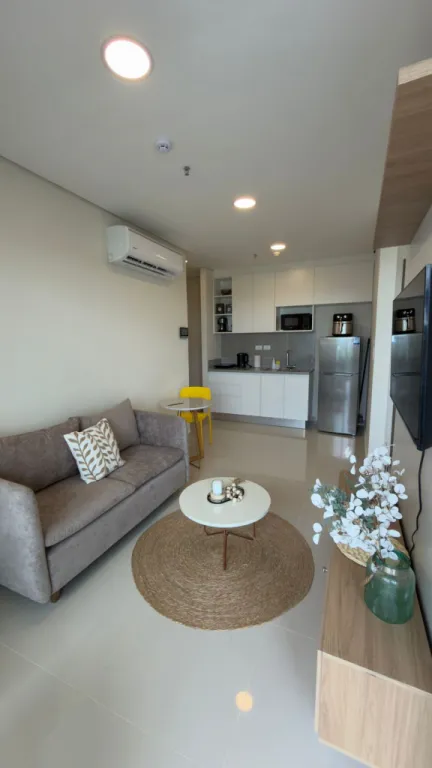 VENDO MONOAMBIENTE AMOBLADO Y EQUIPADO SOBRE AVDA. STA TERESA — foto 2