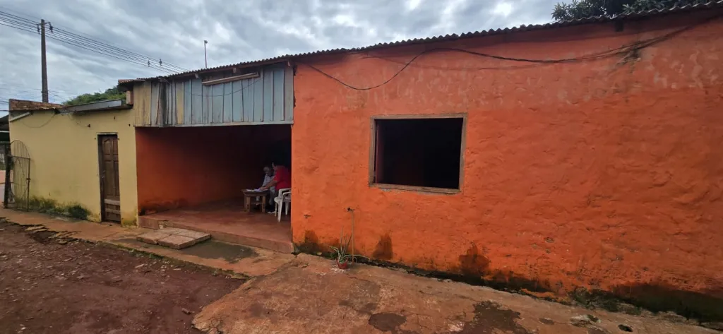 VENDO CASA CON SALON COMERCIAL EN PDTE FRANCO — foto 2