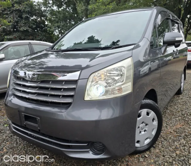 Toyota Noah 2008 - foto 2