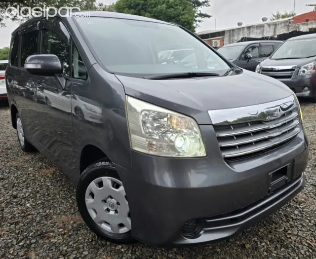 Toyota Noah 2008 — foto 6