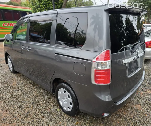 Toyota Noah 2008 — foto 7