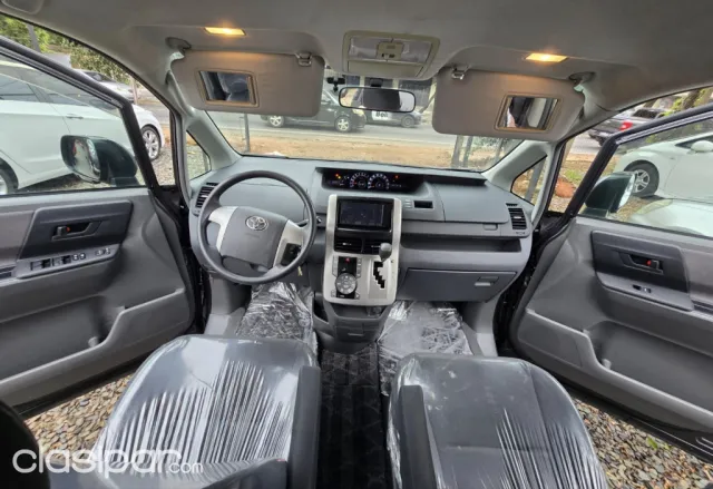 Toyota Noah 2008 - foto 8