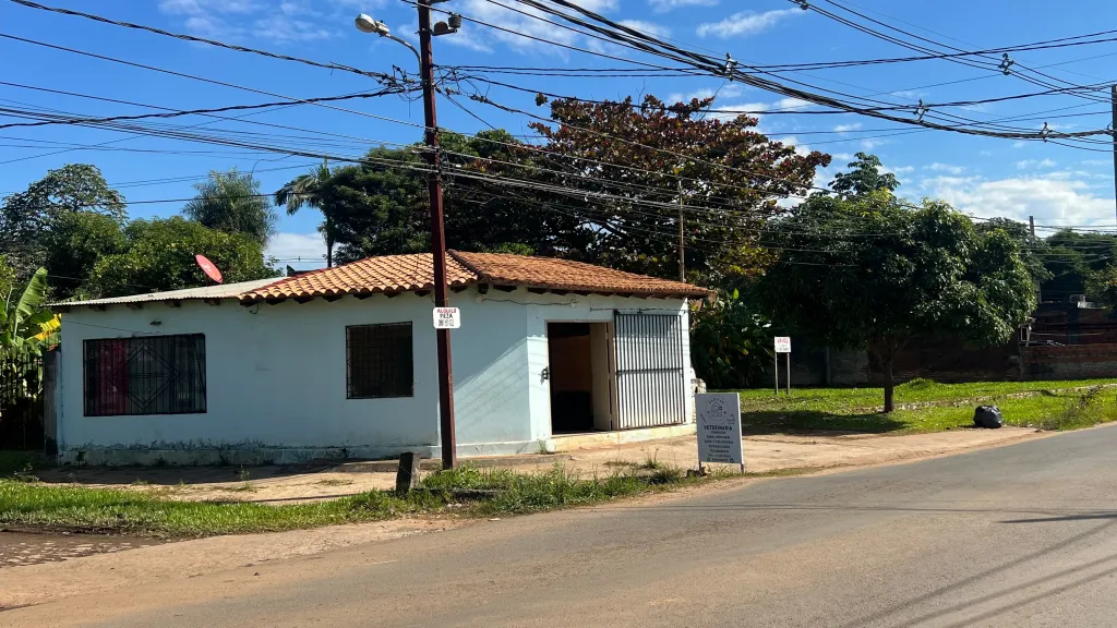 Vendo Terreno en Esquina en Luque - Barrio Primavera sobre Asfalto — foto 3