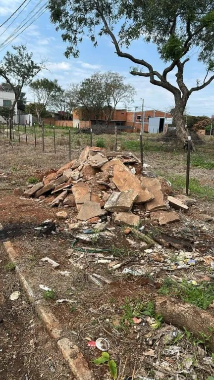 VENDO TERRENO CON BUENÍSIMA UBICACIÓN EN BARRIO LAURELTY DE LUQUE, ZONA SUPERSEIS IPT — foto 2