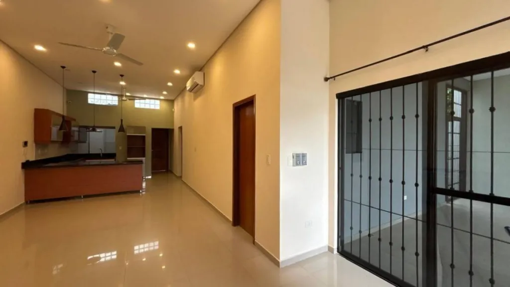 Vendo casa moderna en Mariano Roque Alonso — foto 2