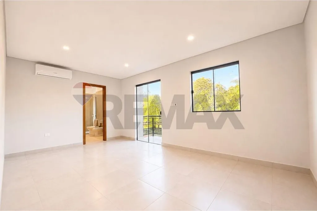 EN VENTA DUPLEX EN LUQUE CUARTO BARRIO — foto 2