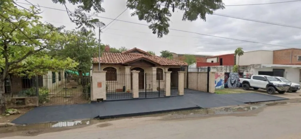 VENDO CASA DE 3 DORMITORIOS Y AMPLIO TERRENO EN MARIANO ROQUE ALONSO — foto 2