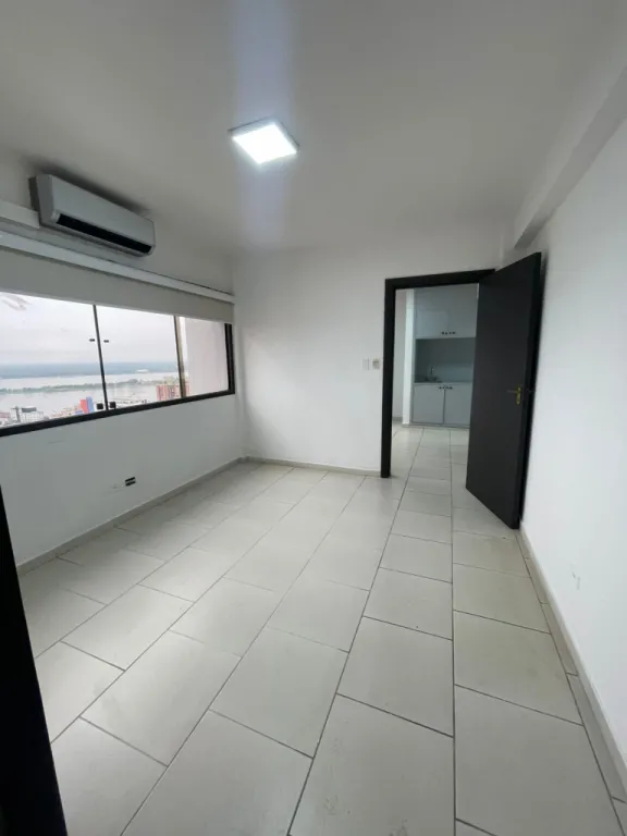 🏢 EN ALQUILER: OFICINA EN PLENO CENTRO DE ASUNCIÓN — foto 2