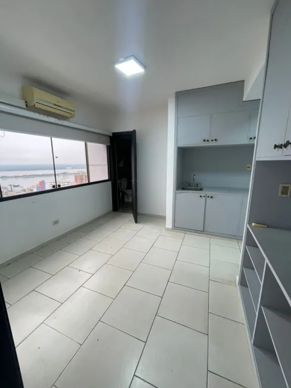 🏢 EN ALQUILER: OFICINA EN PLENO CENTRO DE ASUNCIÓN — foto 3