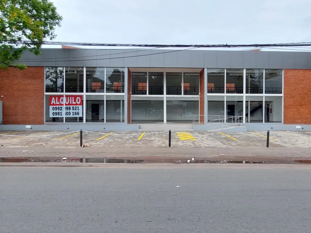 ALQUILO 435 M2 DE SHOWROOM Y OFICINAS SOBRE LA AVDA. MARISCAL ESTIGARRIBIA‼️ C-1170 — foto 2