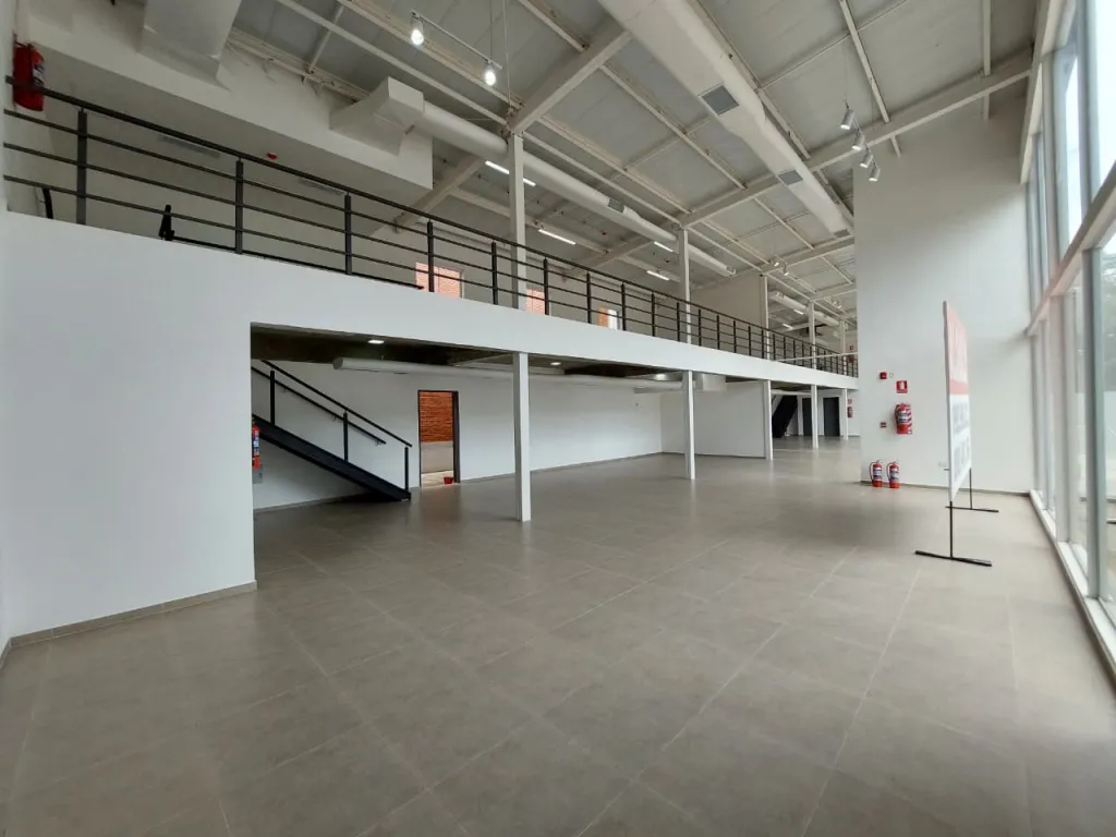 ALQUILO 435 M2 DE SHOWROOM Y OFICINAS SOBRE LA AVDA. MARISCAL ESTIGARRIBIA‼️ C-1170 — foto 3