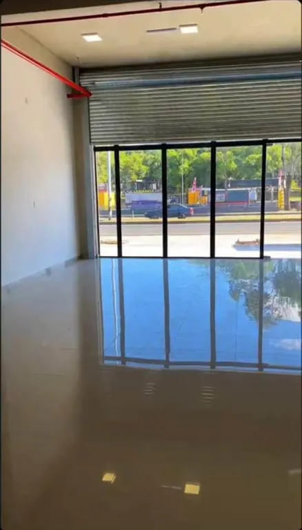 LUQUE, AVDA. ELIZARDO AQUINO: IMPORTANTE P COMERCIALES, SHOWROOM, 1.100M2, PLANTA LIBRE. — фото 3