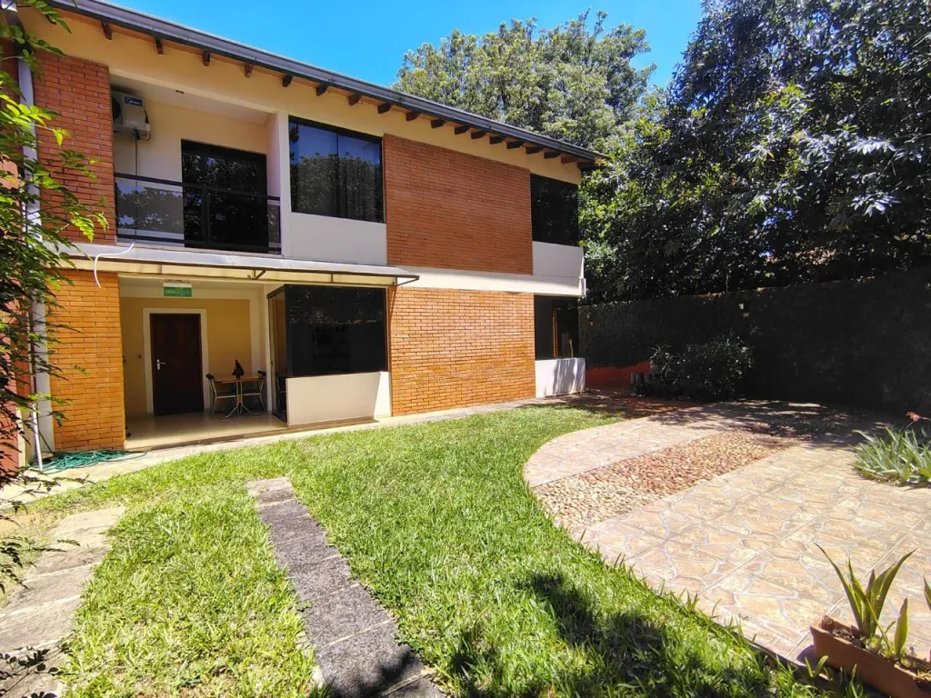 Propiedad Disponible en Barrio Las Lomas para Residencia u Oficina — foto 2