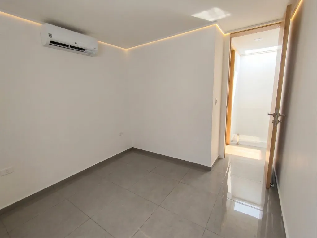 Vendo dúplex a estrenar de 4 dormitorios en Fernando de la Mora, zona norte — foto 2