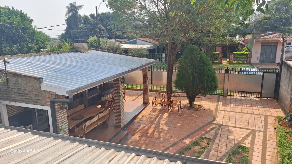 Casa de dos plantas - San Lorenzo, zona Palacio de Justicia — foto 3