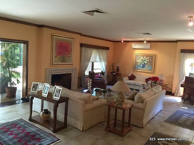 VENDO AMPLIA RESIDENCIA 6 DORM. ZONA UNIVERSIDAD UNIDA (COD. 623) — foto 2
