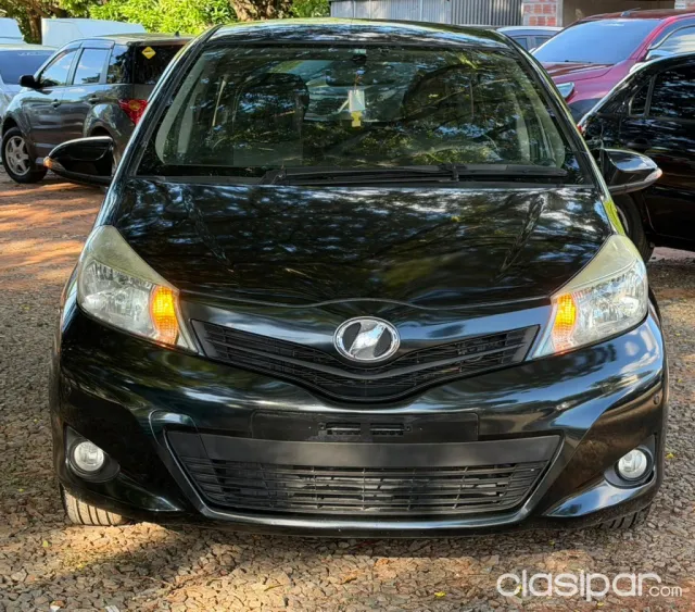 Toyota Vitz 2012 - foto 2