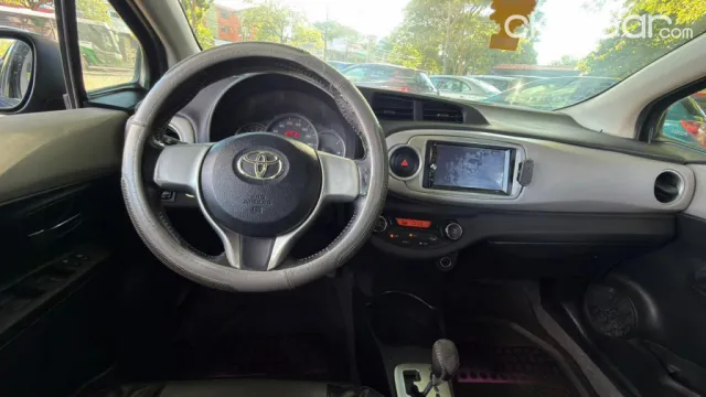 Toyota Vitz 2012 — foto 3