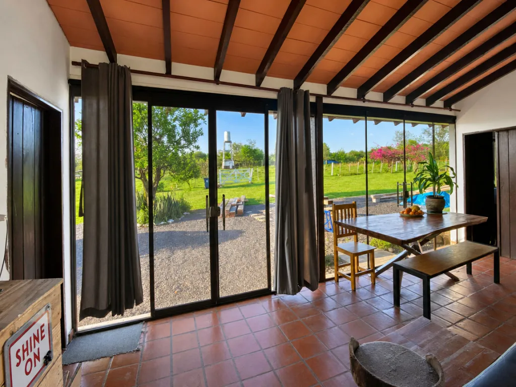 Campo De 28 Hectáreas En Sapucai Con Casa Renovada, Arroyo Y Vistas A Los Cerros — foto 2