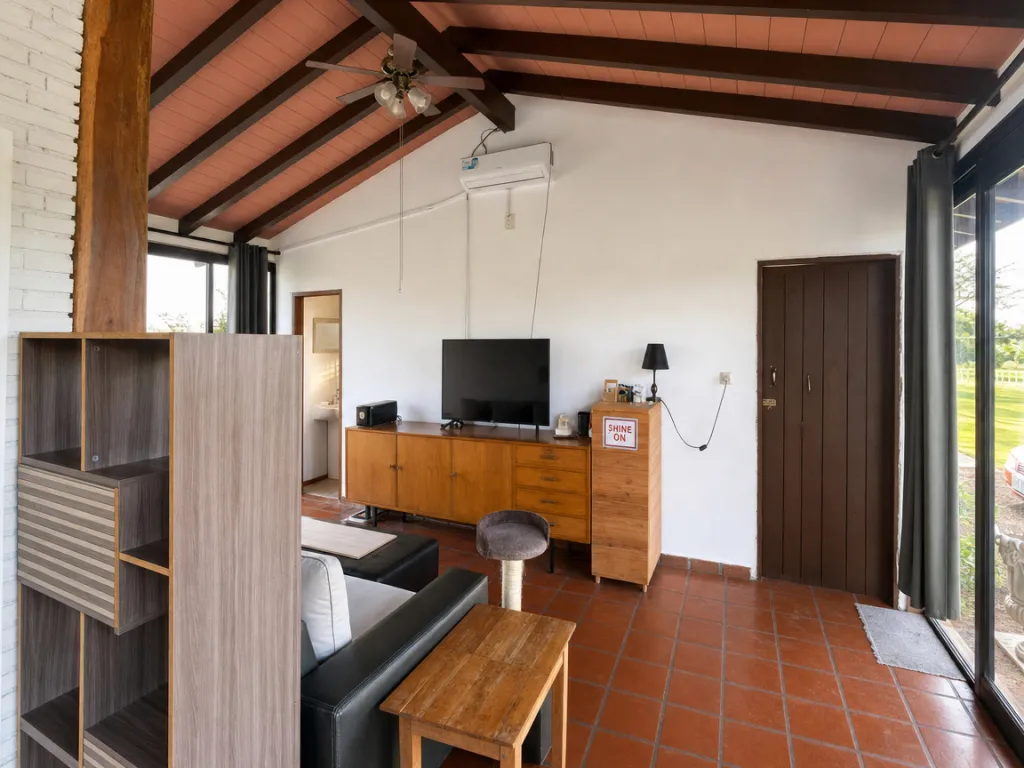 Campo De 28 Hectáreas En Sapucai Con Casa Renovada, Arroyo Y Vistas A Los Cerros — foto 3