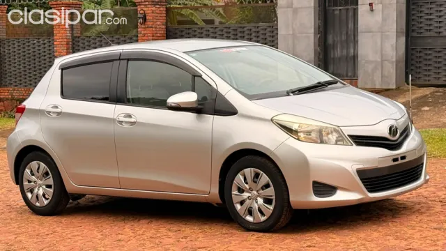 Toyota Vitz 2011 — foto 2