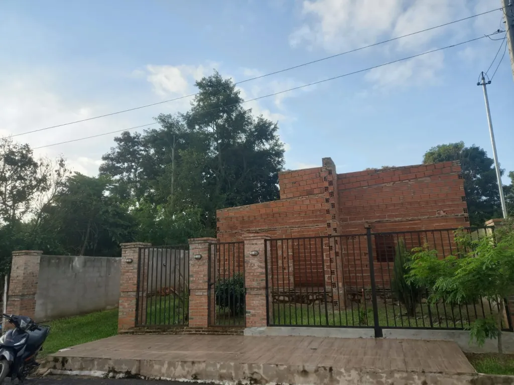 VENDO CASA SEMITERMINADA DE EXCELENTE UBICACIÓN!!!SANTANI!!! A 50 M DE LA RUTA PY 03. — foto 3