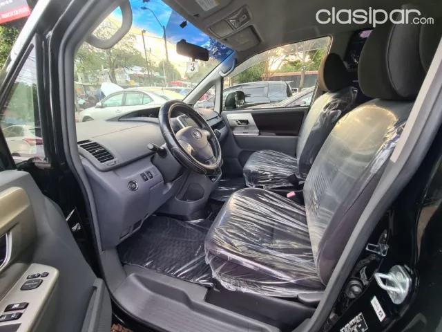 Toyota Voxy 2010 — foto 4