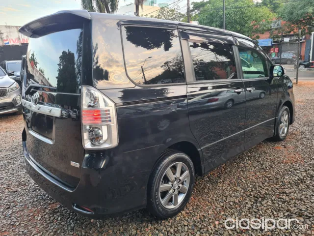 Toyota Voxy 2010 — foto 5