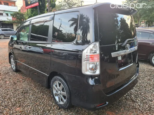 Toyota Voxy 2010 - foto 8