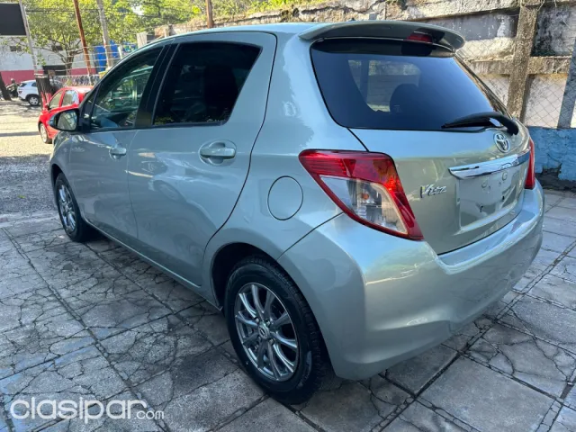 Toyota Vitz 2011 — foto 4