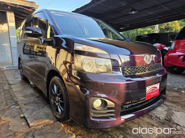 Toyota Voxy 2010 - foto 2