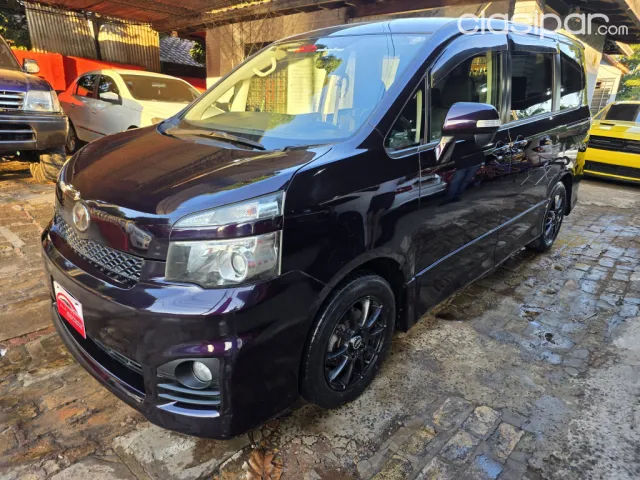 Toyota Voxy 2010 — foto 3