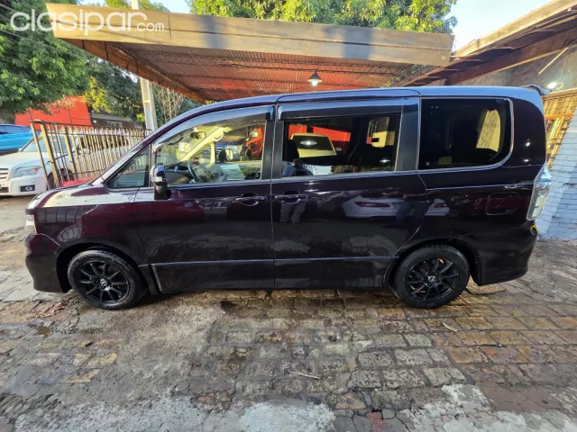 Toyota Voxy 2010 — foto 5