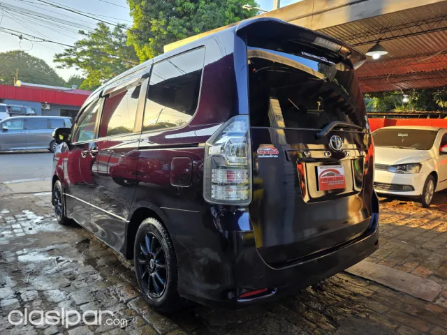 Toyota Voxy 2010 — foto 6