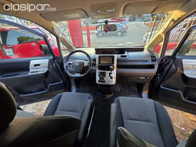 Toyota Voxy 2010 - foto 8